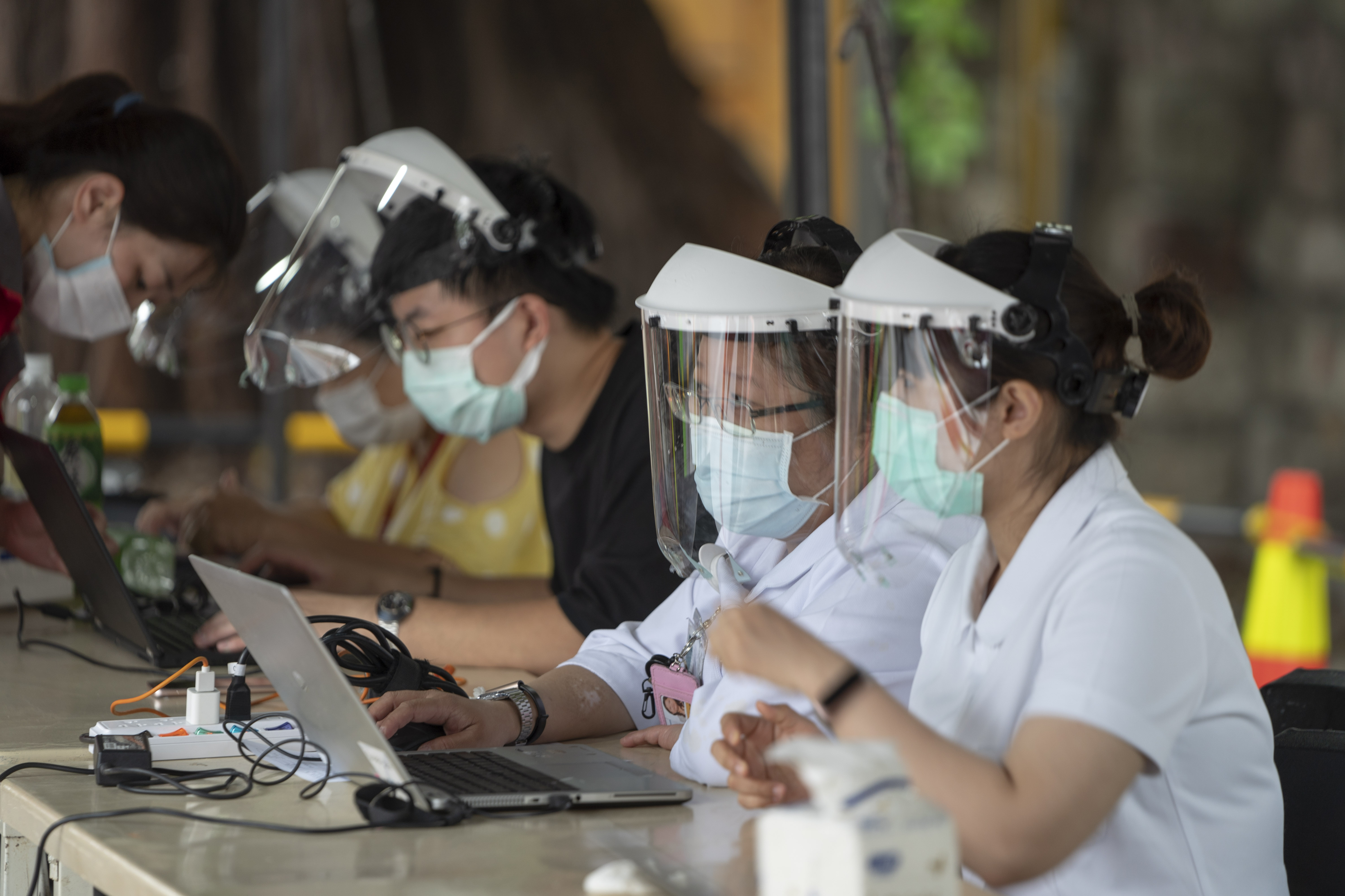 新竹市長林智堅今發出熱血召集令，邀請更多醫護、志工加入「防疫新竹隊」。