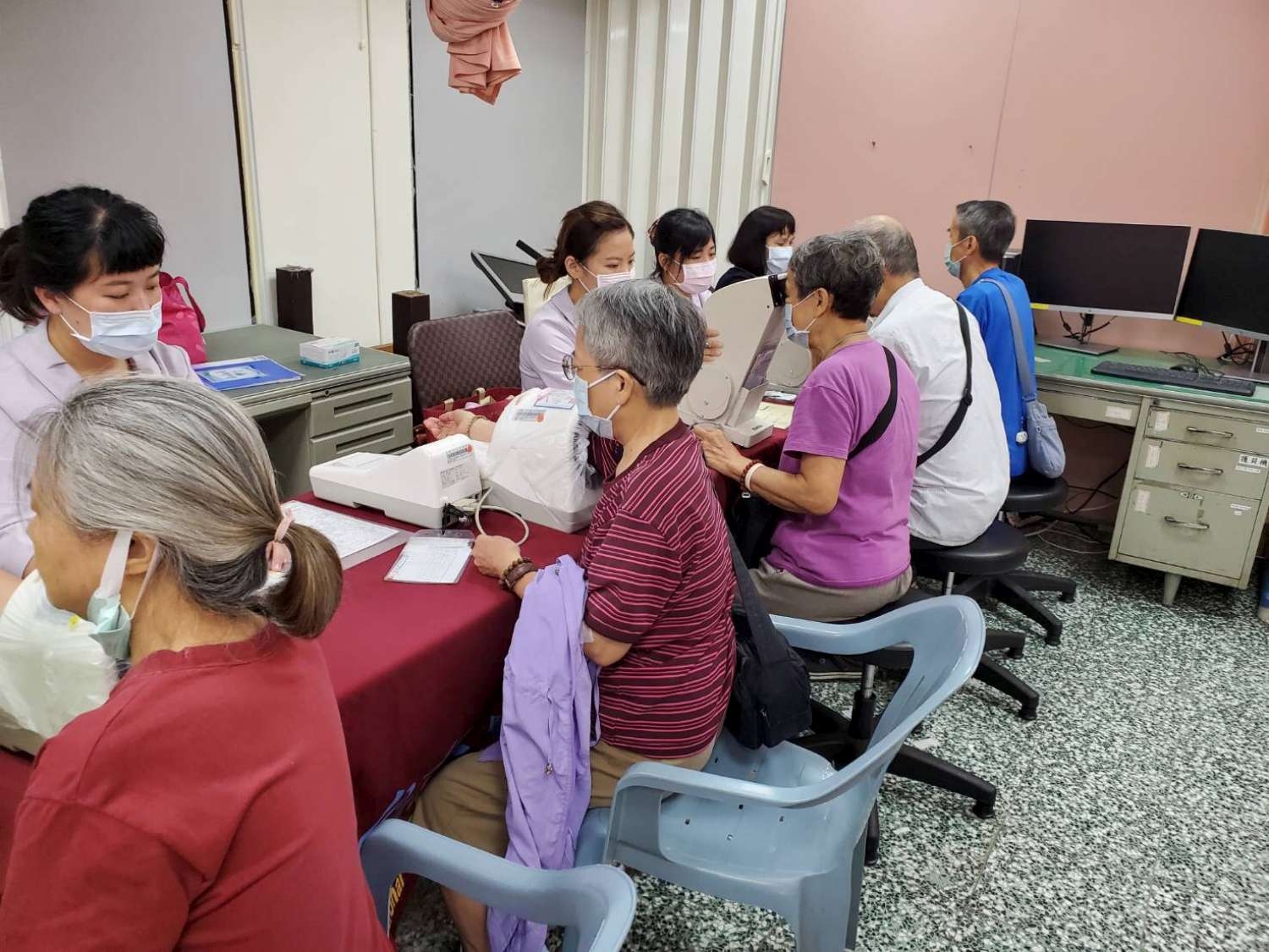 竹市長者免費健康檢查服務，包含七大健檢項目，全面照顧長輩健康。