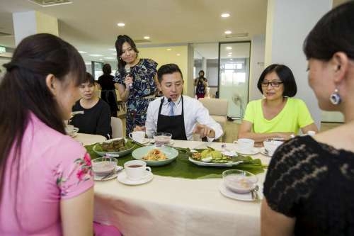 竹市新住民中心開辦異國午茶派對　林智堅化身主廚與新住民PK廚藝
