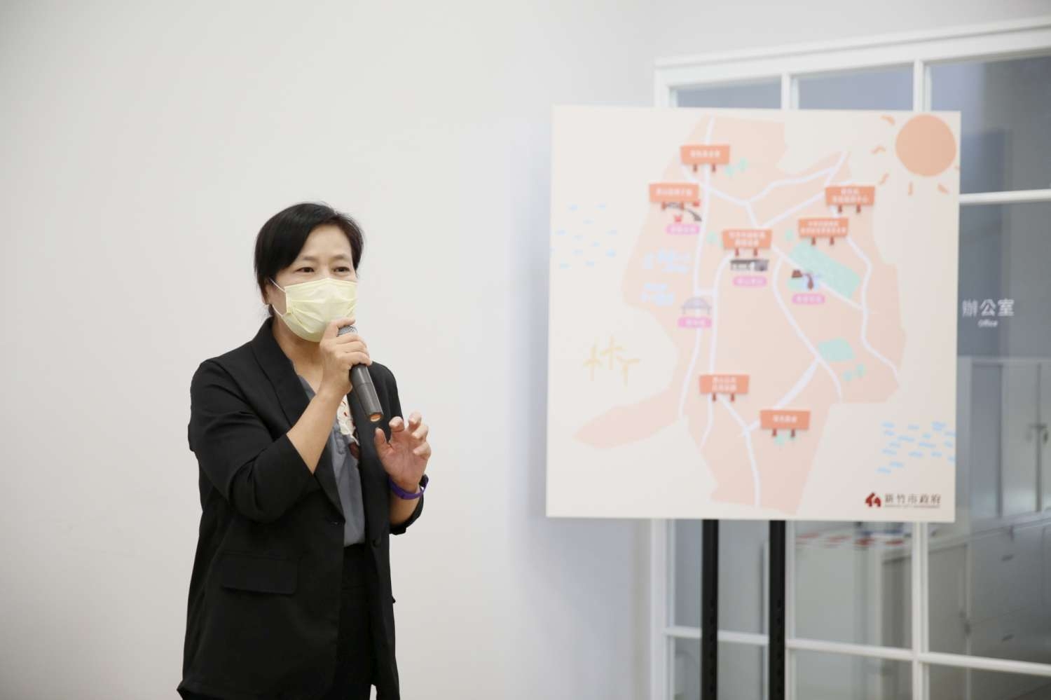 副市長於香山區地圖中貼上香山社福中心，完成社福資源地圖