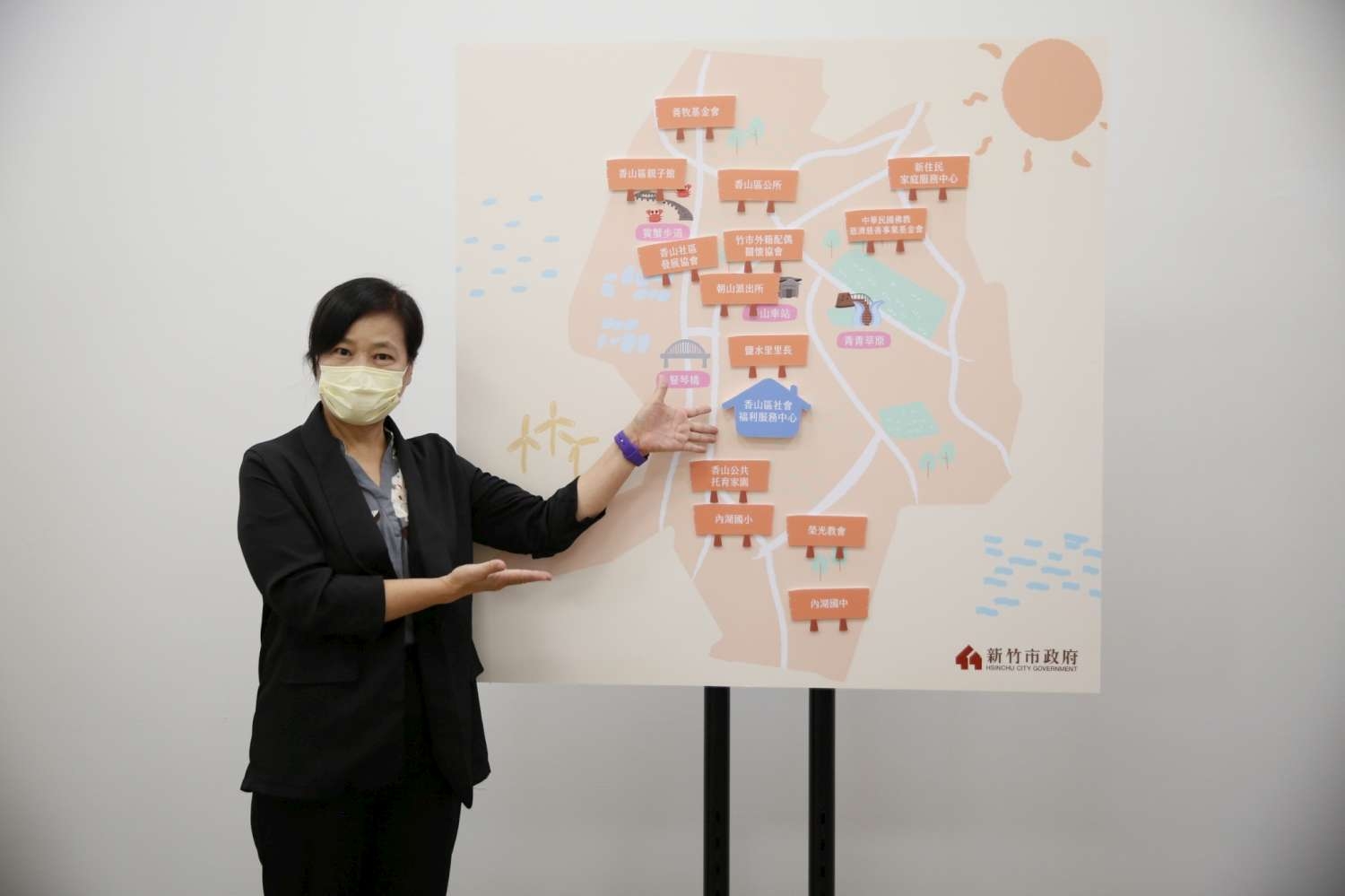 副市長於香山區地圖中貼上香山社福中心，完成社福資源地圖